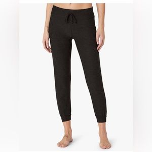 Beyond Yoga Featherweight Lounge Around Midi Jogger in Black XS